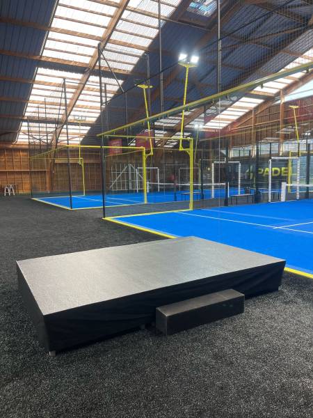 Location de Estrade Noire pour remise de prix pour une compétition de Padel  