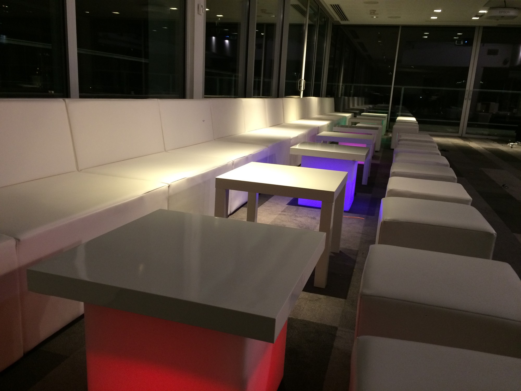 Location et installation de mobilier lounge en Ile de France