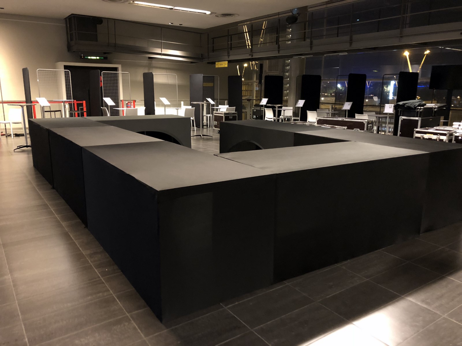 Buffet Box noir pour buffet en location à Paris