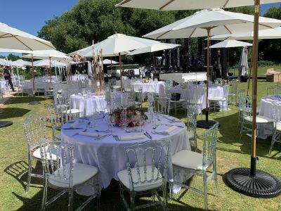 Mobilier évènementiel en location pour un mariage en extérieur dans le Val-de-Marne