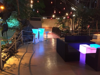 Mobilier lumineux à led sur batterie en location
