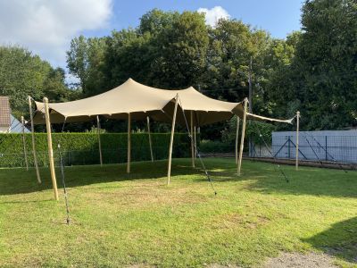 Location et installation de tente nomade 7.5 x 10m pour baptême en île de France.